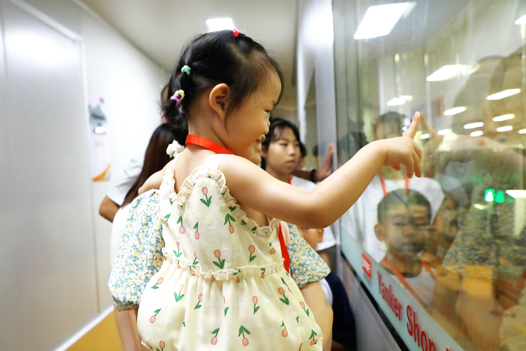 萌娃探班！2025盐津铺子员工家人开放日活动正式举行